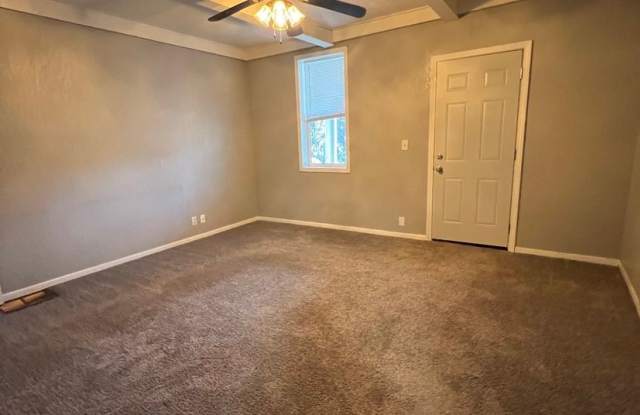 Spacious 2 Bedroom, 2 Bathroom Home for Rent – 712 E. 15th St., Davenport, IA 52803 Gallery 3