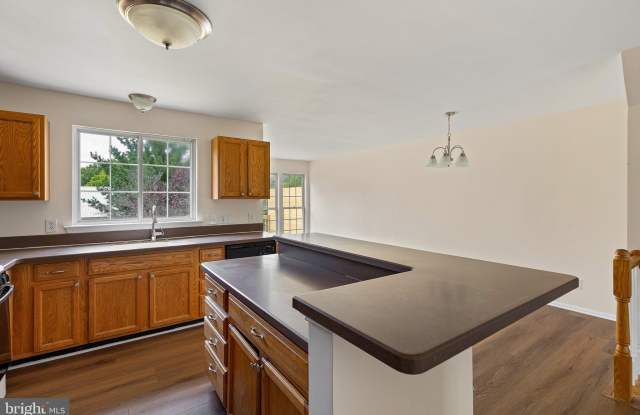 22 CRENSHAW Court Gallery 2