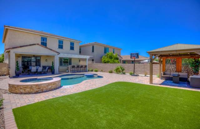 Stunning Home with Pool in La Estancia and Vail School District photos photos