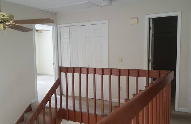 3 Bedroom 2.5 Bath 2 Car Garage Townhouse Gallery 1