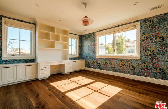 557 Chapala Drive Gallery 4