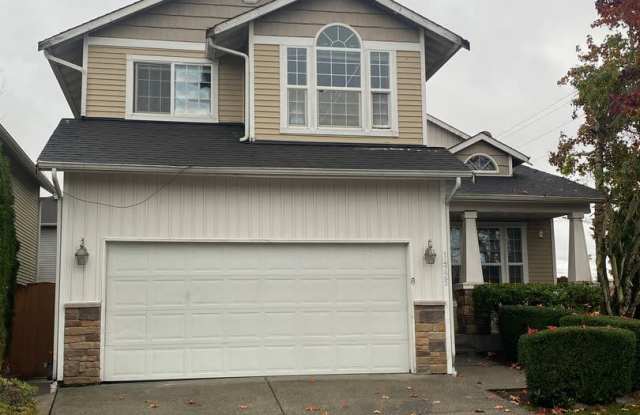 Spacious and Unique Home , 3 Bedroom, 2.5 Bath - Renovated Home with Office/Bonus Room in Mill Creek/Bothell - Pet Friend Home - 14725 42nd Drive Southeast, Silver Firs, WA 98012