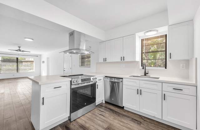 500 NE 48th Street photos photos