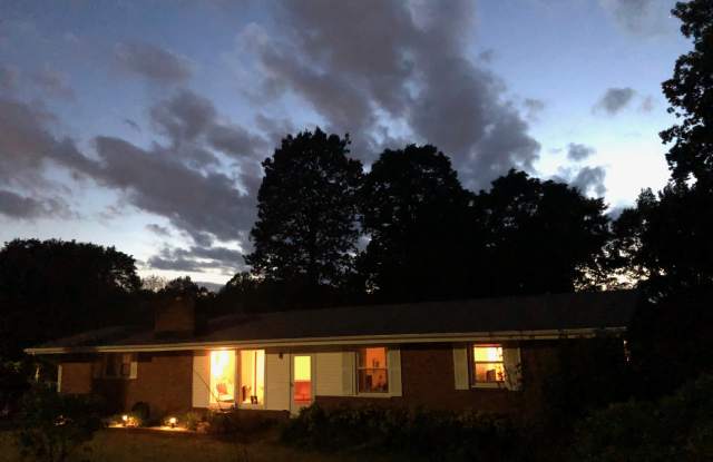 200 Grandview Drive Gallery 1
