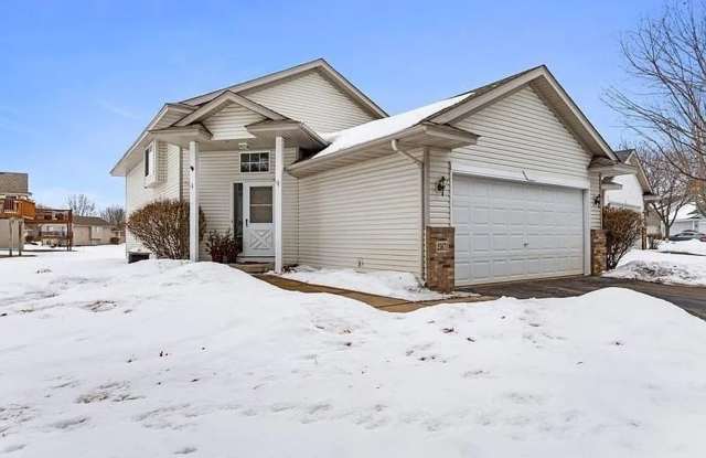 Charming 3BR Detached Townhome in Wyoming photos photos