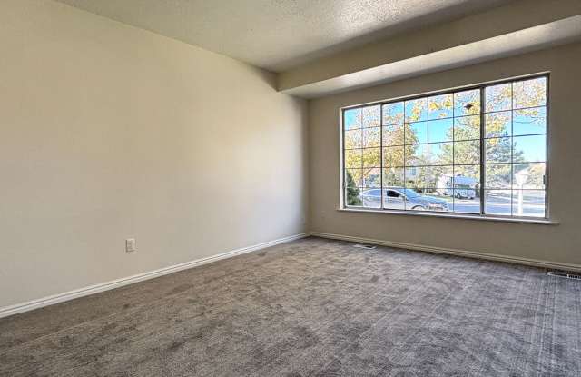 Unique Cape Cod Home in Sunset Hills! Gallery 4