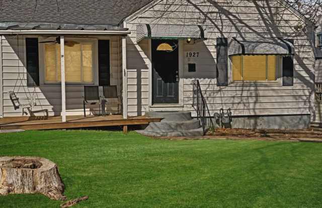 Charming West Tulsa Bungalow with Detached Garage and Hardwood Floors photos photos Charming West Tulsa Bungalow with Detached Garage and Hardwood Floors photos photos