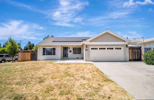 Charming 3BR/2BA Single Family Home for rent with an large sunroom, Tesla solar panel and charger photos photos