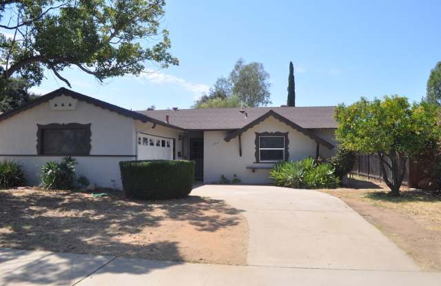 Very affordable Detached Single Family Home on very large lot 3BR/2BA photos photos