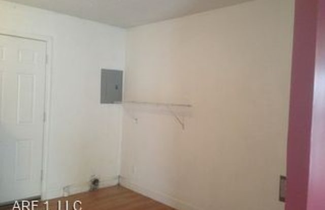 5139 N Corrington Avenue Gallery 3