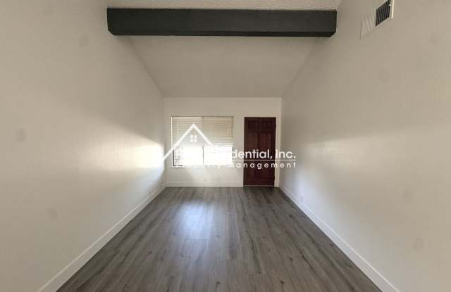2bd/2ba Rancho Cordova Updated Duplex With 1 Car Garage! Gallery 4