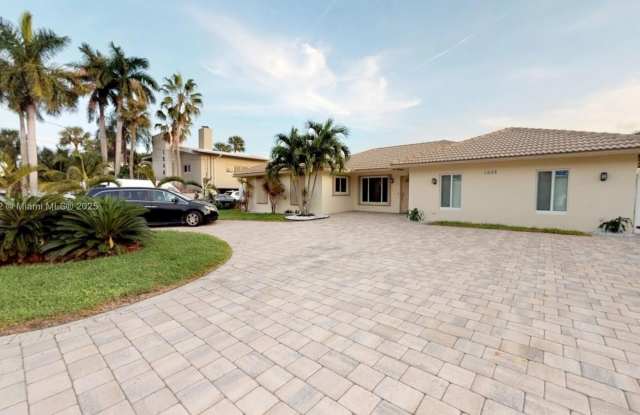 1532 SE 9th St - 1532 Southeast 9th Street, Deerfield Beach, FL 33441