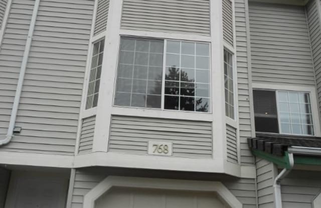 768 122nd Ave NE - 768 122nd Avenue Northeast, Bellevue, WA 98005