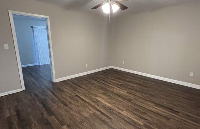 2120 W Lakeview Gallery 3