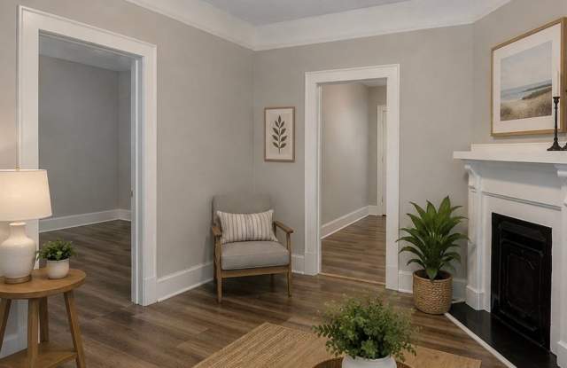 Newly Renovated 2BR/1BA Unfurnished Home In Downtown Savannah Gallery 3