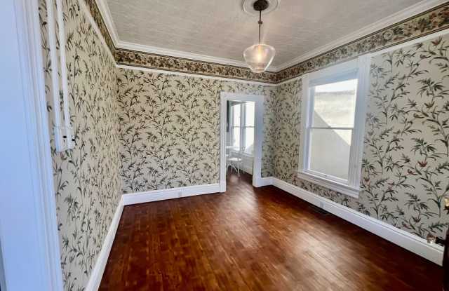 Available Now! Charming Restored Cottage on Forest Ave in Downtown Pacific Grove! Gallery 3