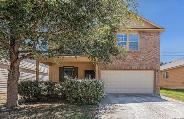 Beautifully maintained home with 4 bedrooms and 2.5 baths - 226 Prato Brezza, Bexar County, TX 78253