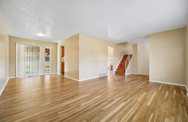 BEAUTIFUL THREE BEDROOM HOME IN AURORA photos photos