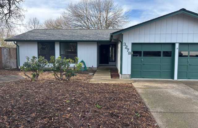 Ideally Located Close to It All — A Cozy Cul-de-Sac Home with Fireplace, Modern Updates  a Fenced Garden Yard - 3278 Southeast Villa Place, Corvallis, OR 97333