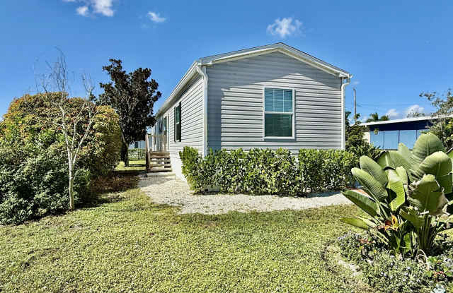 8002 SE Skylark Avenue photos photos
