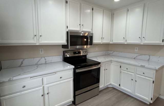 Bright, spacious townhouse located in UTC area, convenient to shopping and public transportation. photos photos