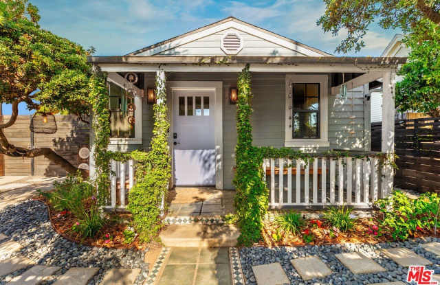1016 Oakwood Ave photos photos
