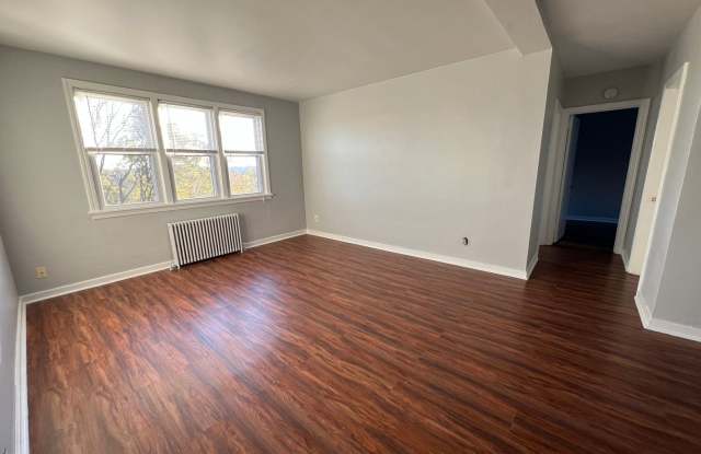 (SCH) - Southcrest Heights Apartments Gallery 3