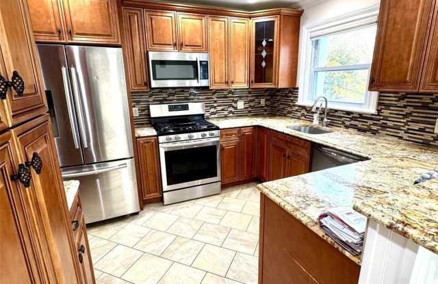 1004 Balcom Avenue - 1004 Balcom Avenue, Bronx, NY 10465