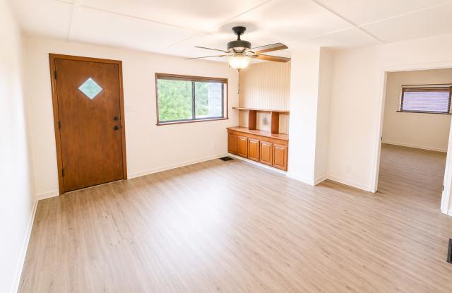 Single-Family Home with 2-Car Garage & Spacious Layout Available Gallery 3
