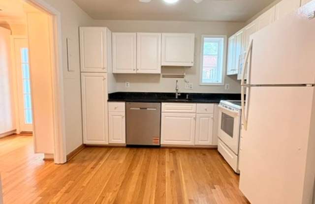 Fabulous Sun Splashed 3 BR, 2.5 BA Townhome in Kenwood Forest! Gallery 4