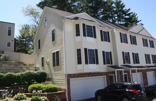 Riverbend End-Unit Townhouse for Rent: Lowell/Tyngsborough Line Gallery 1