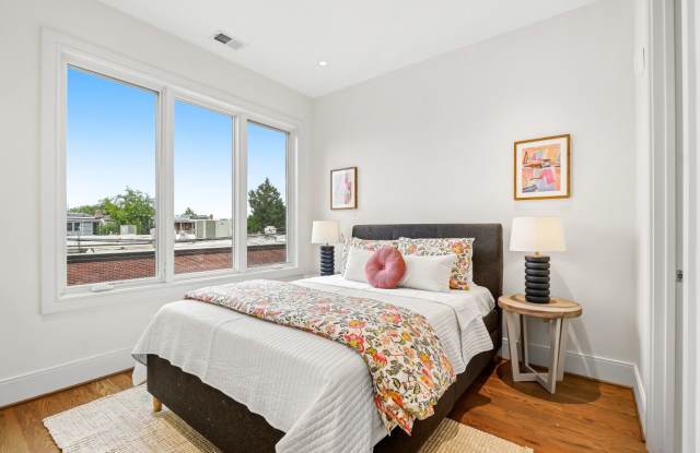 Beautiful 2 Bed, 2.5 Bath Home in Capitol Hill | Private Deck, Modern Kitchen & In-Unit Laundry! Gallery 3