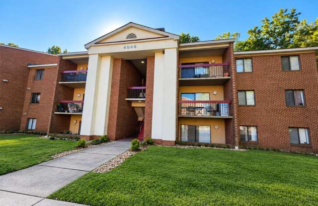 2 bedroom / 2 bathroom - Governors Square Gallery 1