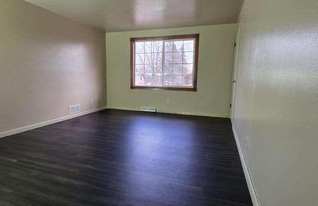 1810 Oak Street - 4 photos photos