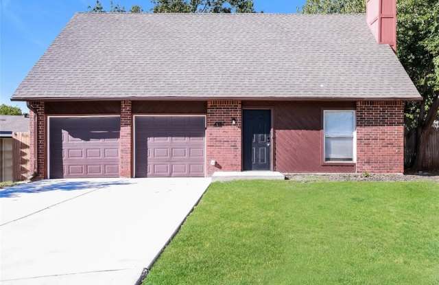 445 Larkspur Court - 445 Larkspur Court, Edmond, OK 73003