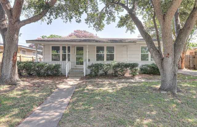 6046 Hugo - 4/bedroom 2/bathroom - $1795/month photos photos