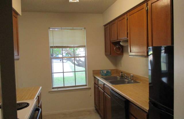 123 Oak Wood Ln Gallery 3