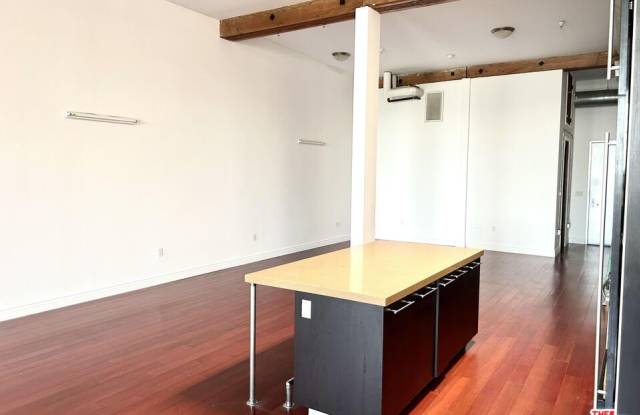 652 Mateo St Gallery 3