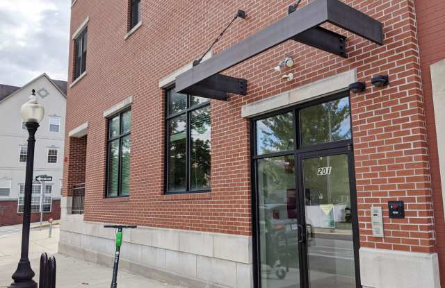 Sixth &amp; Washington Gallery 2