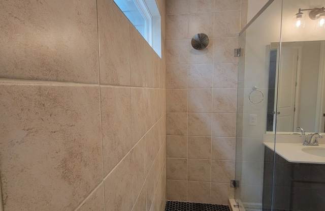 Charming 3BR Townhome in Charlotte Gallery 4