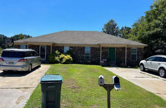 411 A Bruce St, Senatobia, MS - 411 Bruce Street, Senatobia, MS 38668