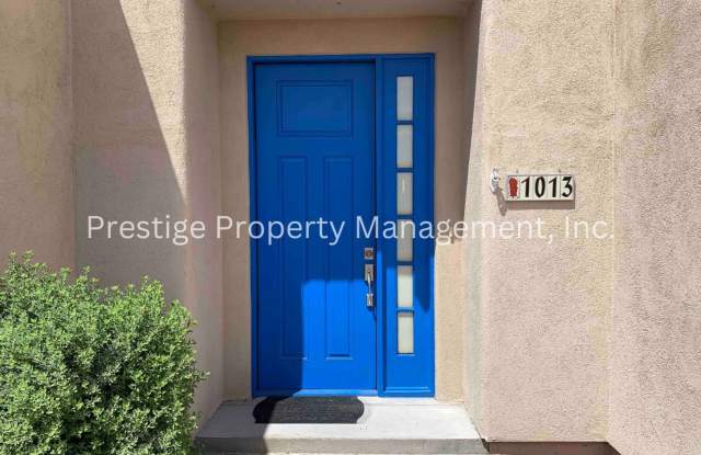Quick! Come Check Out This East Side Gem! Gallery 1