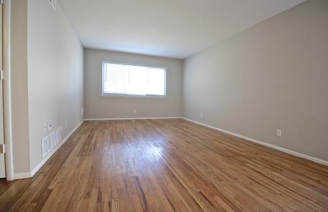 3346 Charlotte Street - 3346 Charlotte St, Kansas City, MO 64109