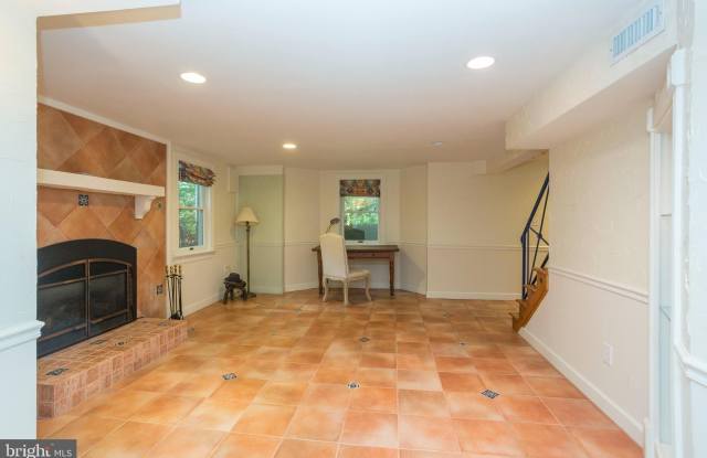 5628 KNOLLWOOD Road Gallery 4