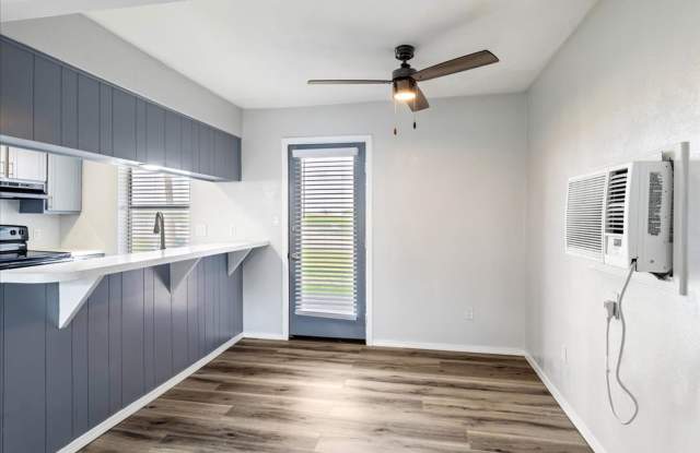 Beautifully Renovated 1Bed /1Bath Apartment Home Gallery 3