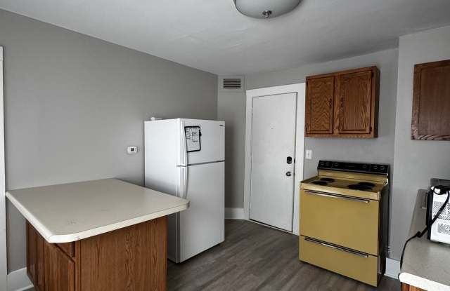 848 East Grand Avenue - 4 Gallery 2