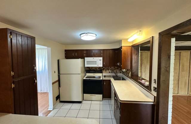 Homestead / Munhall - 2+ BR Single Family Home, AC, Garage, Yard, Bonus! photos photos