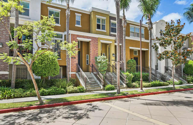 Act Fast: Charming Townhome in Central San Diego – Your Dream Rental Awaits! photos photos