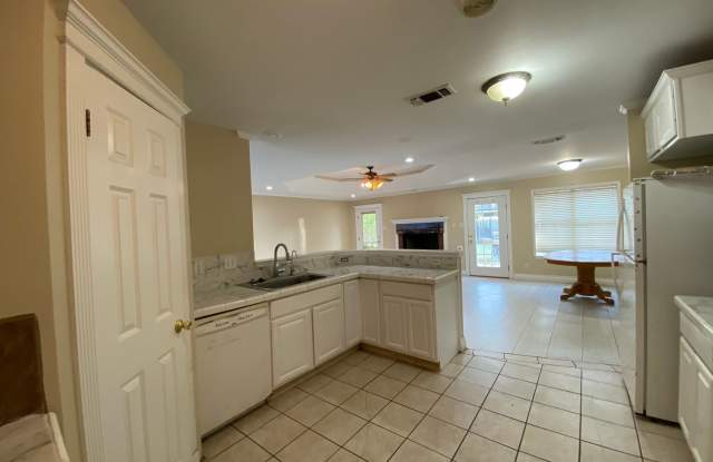 Discover your perfect 3 bedroom, 2 bath home in The Bluffs! Gallery 4