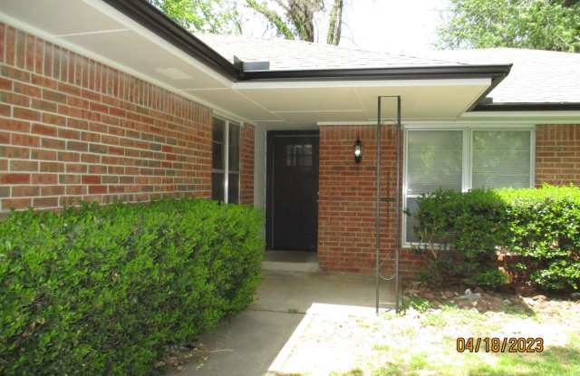 (2) Bed/(2) Bath with Updated in Core Norman! Must See! Gallery 3